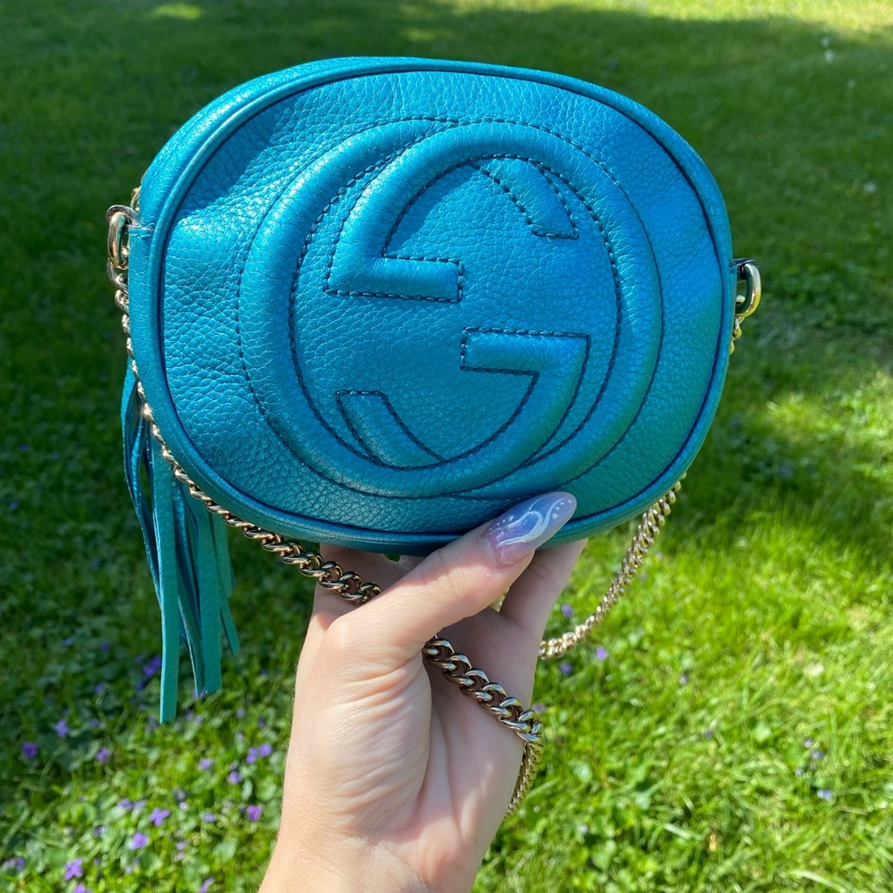 Metallic blue round soho